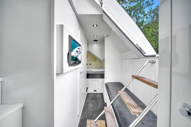  Yacht Photos Pics 80' Sunseeker