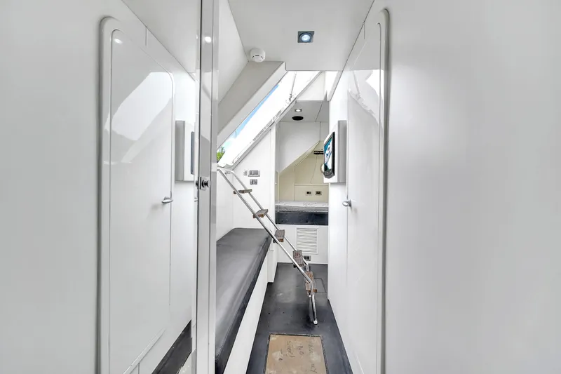  Yacht Photos Pics 80' Sunseeker