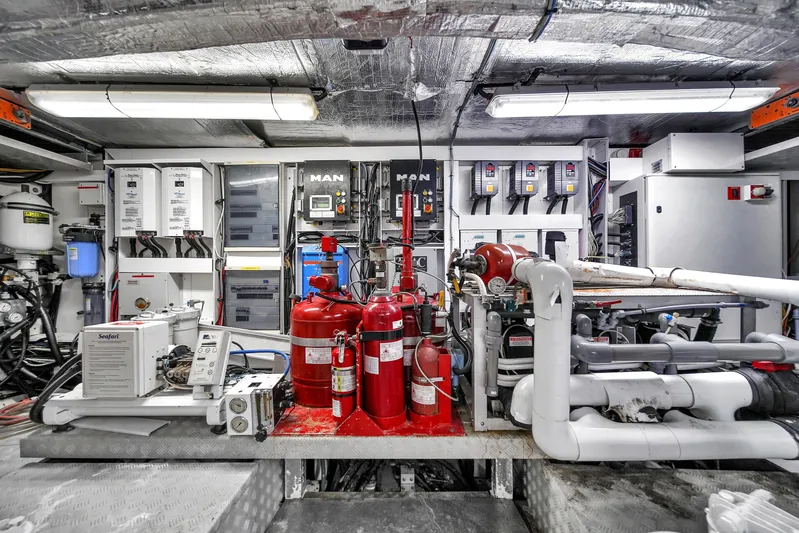  Yacht Photos Pics 80' Sunseeker