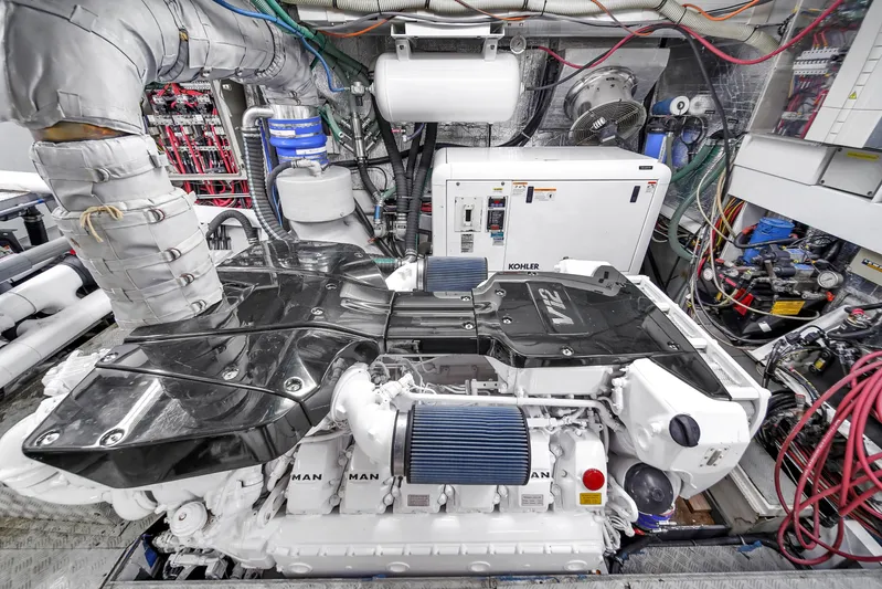  Yacht Photos Pics 80' Sunseeker