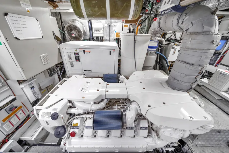  Yacht Photos Pics 80' Sunseeker