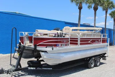 Sun Tracker Fishin' Barge 20 DLX