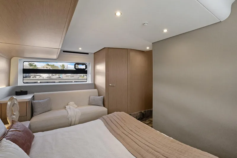 Guyal Yacht Photos Pics Luxurious interior of 2024 Azimut Fly 53 yacht with modern bedroom design.