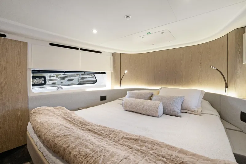 Guyal Yacht Photos Pics Luxurious bedroom interior of 2024 Azimut Fly 53 yacht with modern design and cozy bedding.
