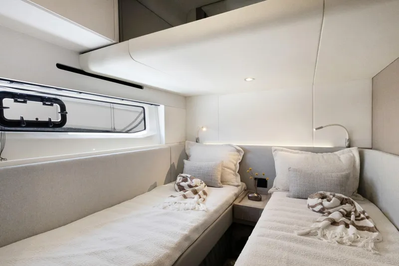 Guyal Yacht Photos Pics Luxurious twin cabin interior of 2024 Azimut Fly 53 yacht, featuring modern design and cozy bedding.