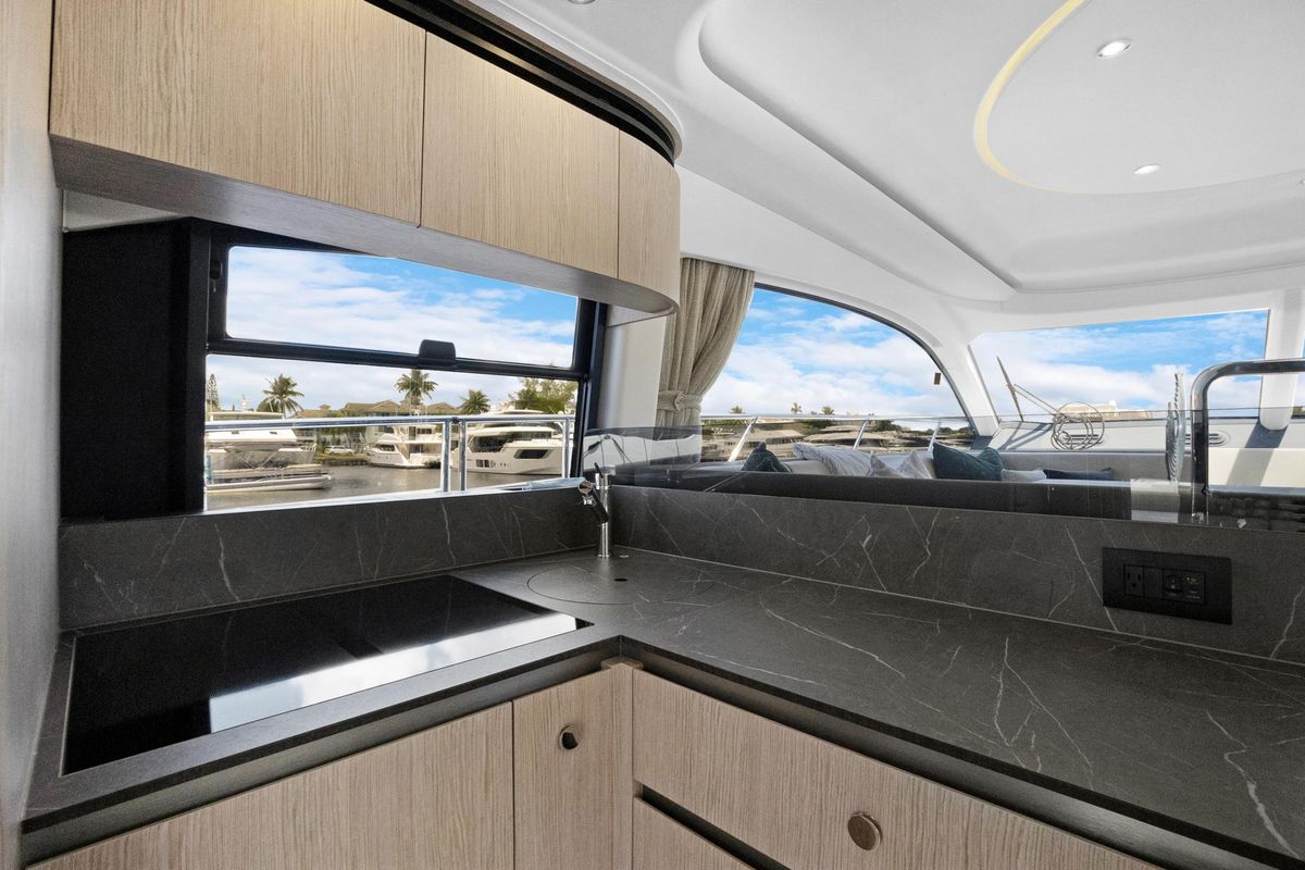 2025 Azimut 55 