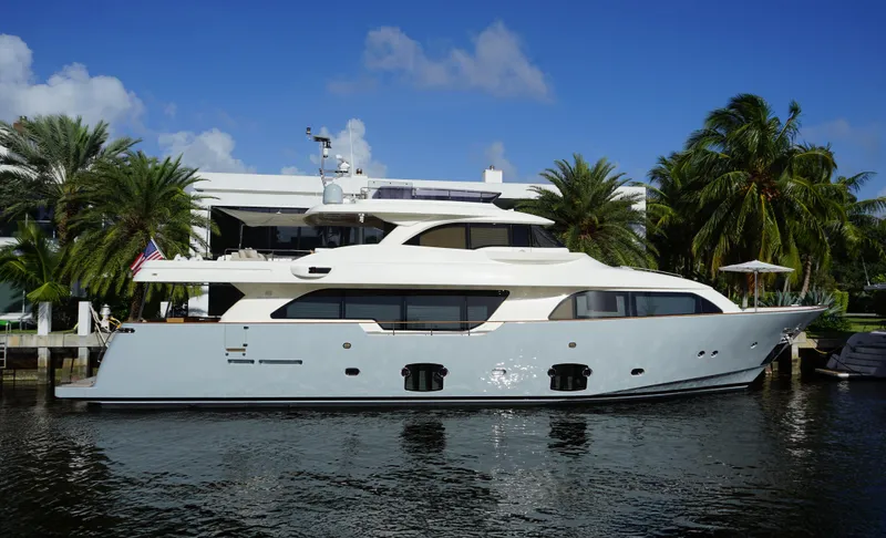 Slainte III Yacht Photos Pics 