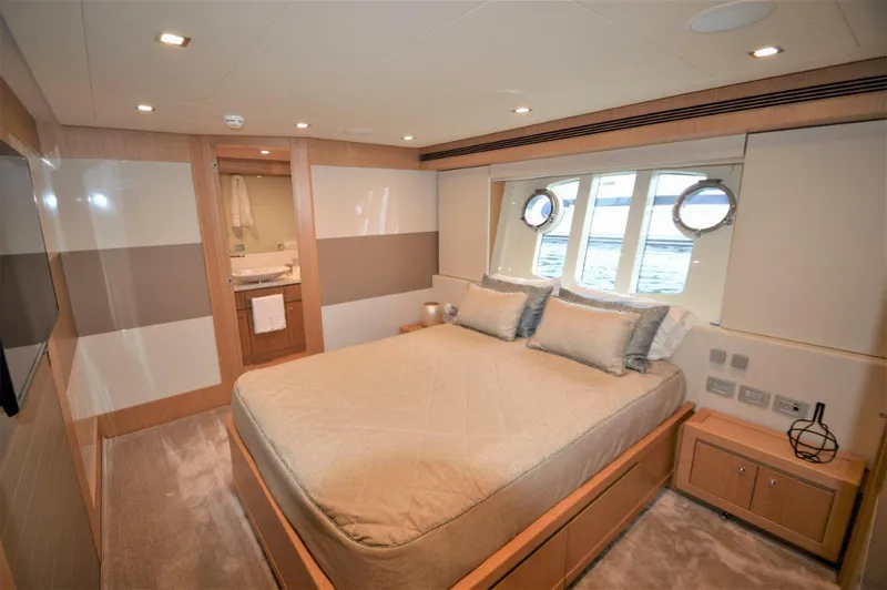 Slainte III Yacht Photos Pics 2013 Ferretti Custom Line 86' ''Slainte III"- Port VIP