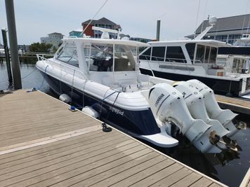 Intrepid 430 Sport Yacht