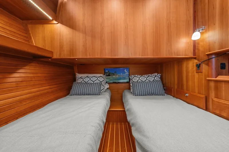 Balahula Yacht Photos Pics 2019 Sabre 45 Salon Express cabin with twin beds, wooden interior, and cozy lighting.