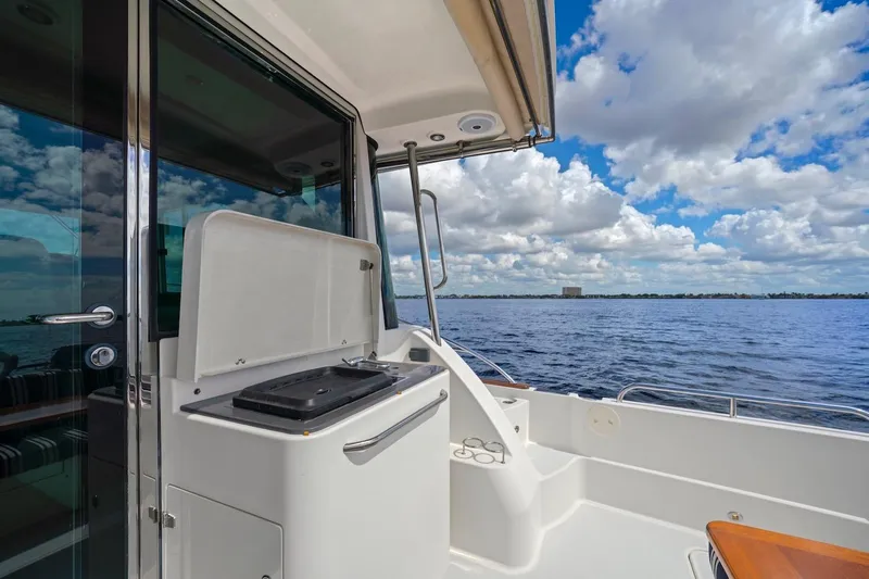 Balahula Yacht Photos Pics 2019 Sabre 45 Salon Express yacht deck with ocean view and grill station.