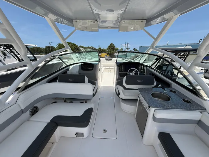 317-125 Yacht Photos Pics 2024 Robalo R317 Dual Console boat interior with seating and helm.