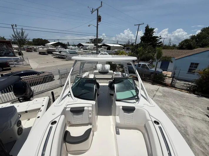 317-125 Yacht Photos Pics 2024 Robalo R317 Dual Console boat, docked, showcasing spacious seating and sleek design.