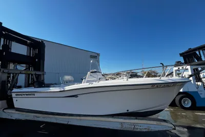 1999 Grady-White Escape 209