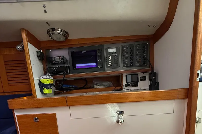 Microdarcy(ud) Yacht Photos Pics Navigation station of a 2005 J Boats J/124 sailboat with control panels and equipment.