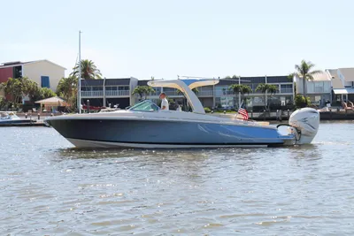 Chris-Craft Launch 28