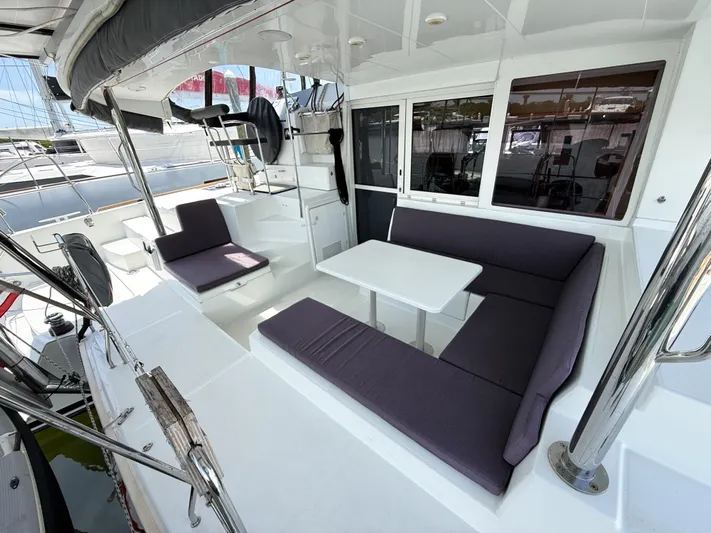 Escapist Yacht Photos Pics 2018 Lagoon 400 S2 yacht cockpit with seating and table, featuring modern design.