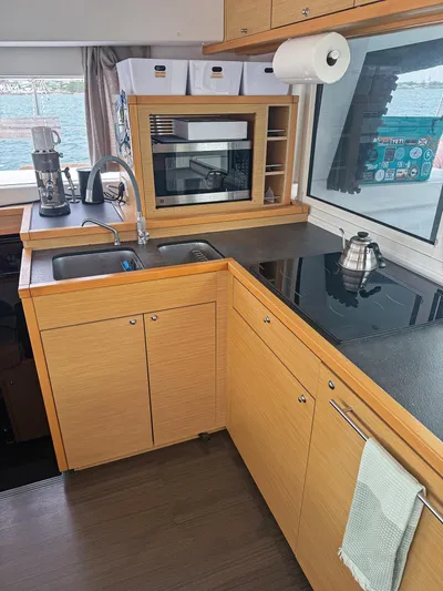 Escapist Yacht Photos Pics 