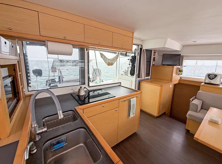 Escapist Yacht Photos Pics 