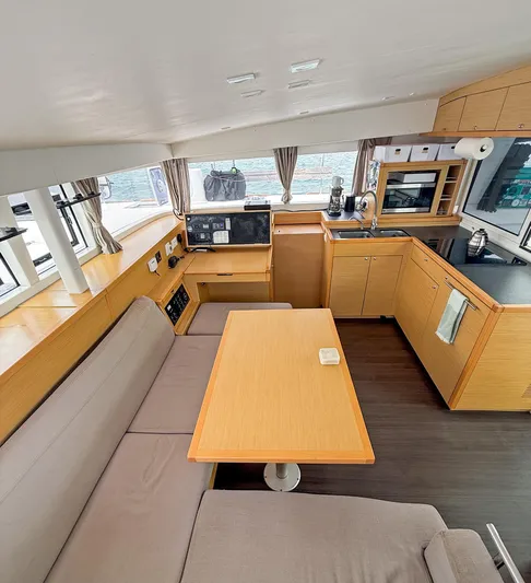 Escapist Yacht Photos Pics 