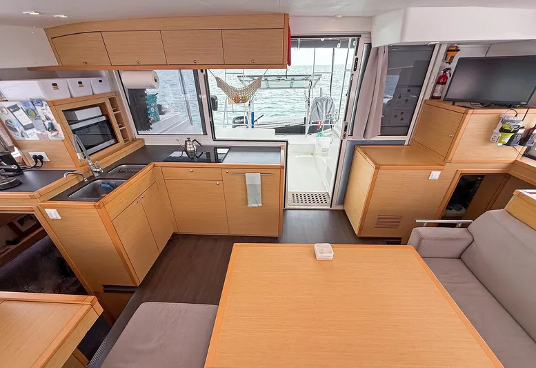 Escapist Yacht Photos Pics 