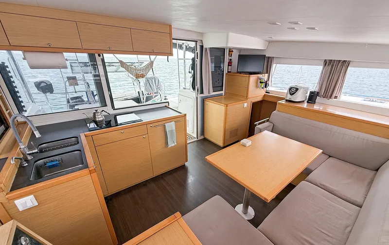 Escapist Yacht Photos Pics 