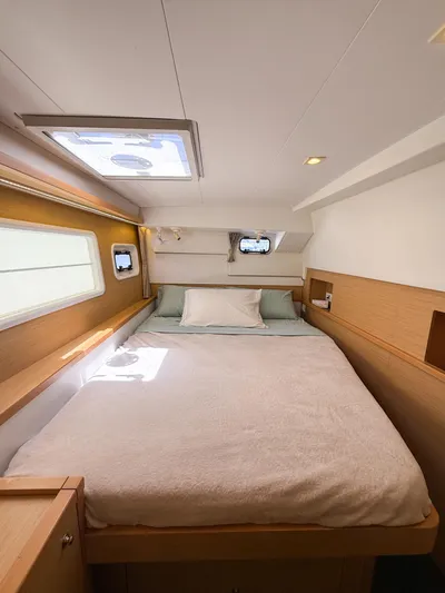 Escapist Yacht Photos Pics 