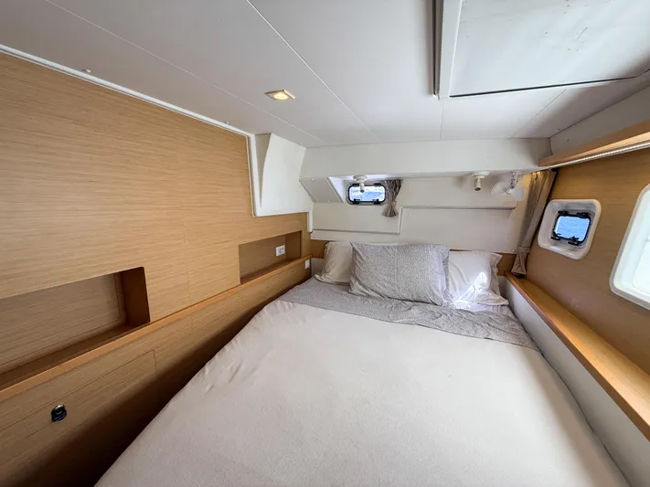 Escapist Yacht Photos Pics 