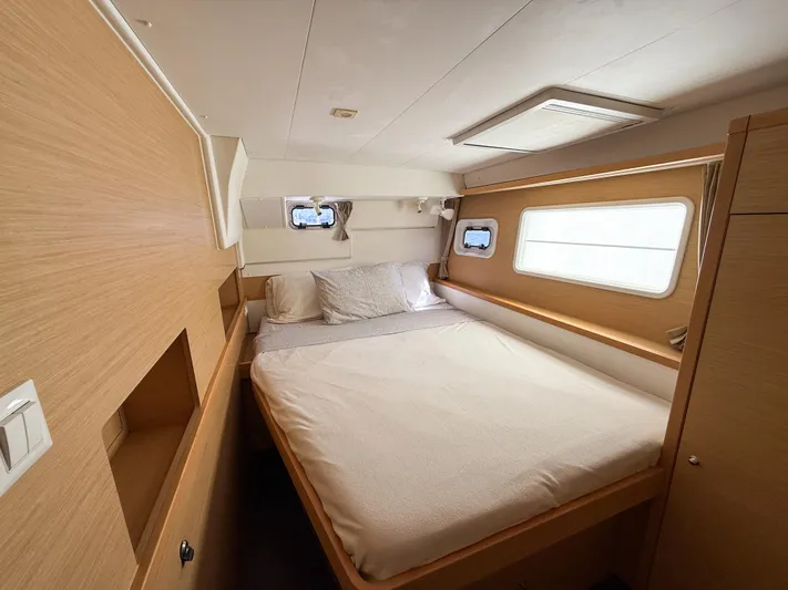 Escapist Yacht Photos Pics 