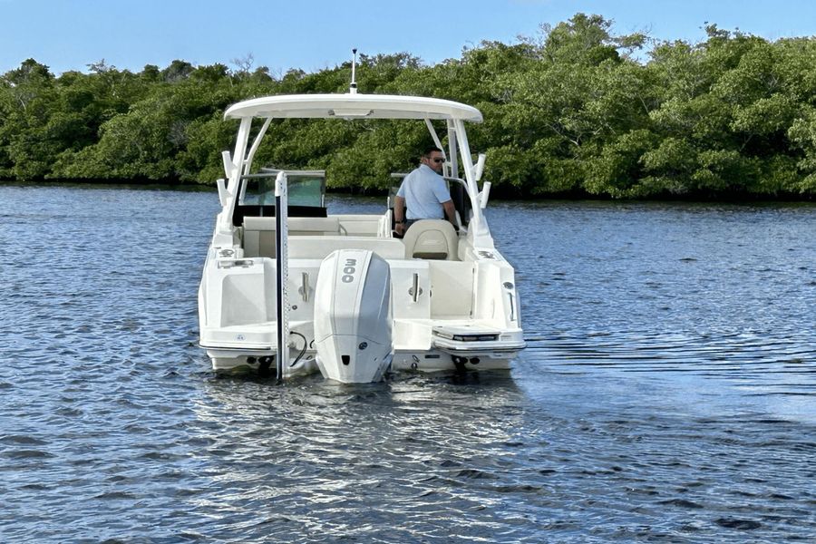 2023 Boston Whaler 240 Vantage