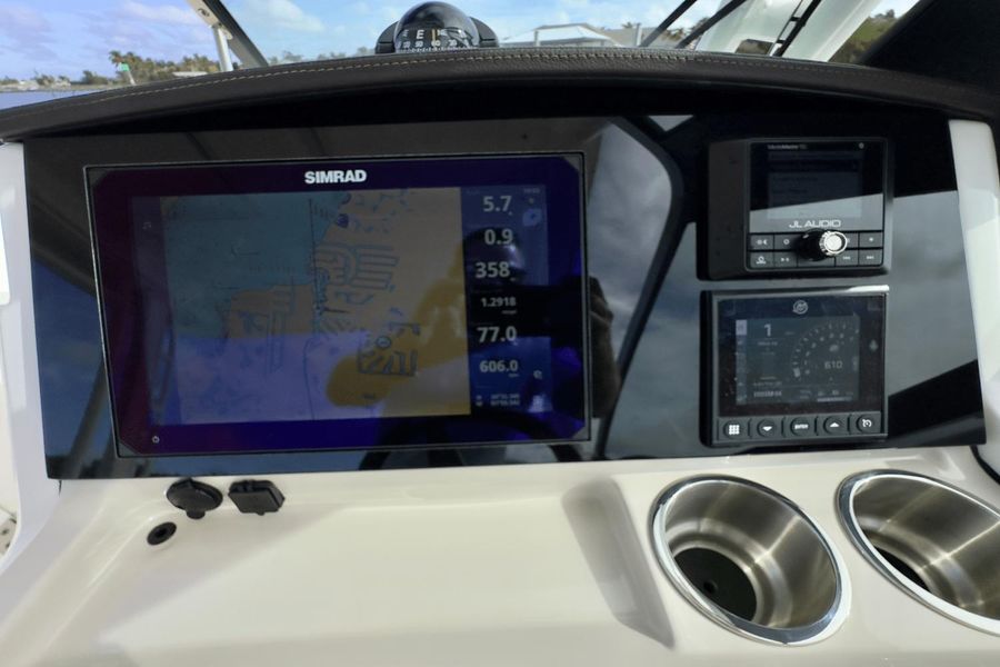 2023 Boston Whaler 240 Vantage