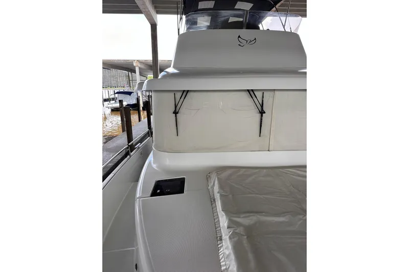 Dove Yacht Photos Pics 2015 Beneteau Swift Trawler 50, side view under covered dock.