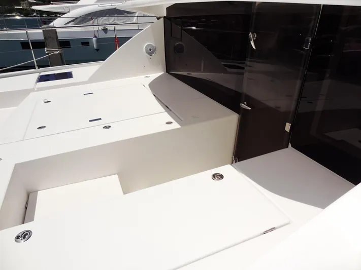 Livitup Yacht Photos Pics 2017 Leopard 43 Powercat yacht deck with sleek design and modern features.