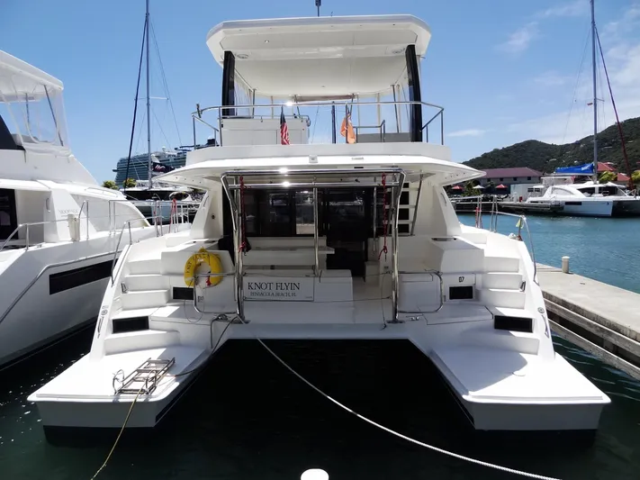 Livitup Yacht Photos Pics Leopard 43 Powercat