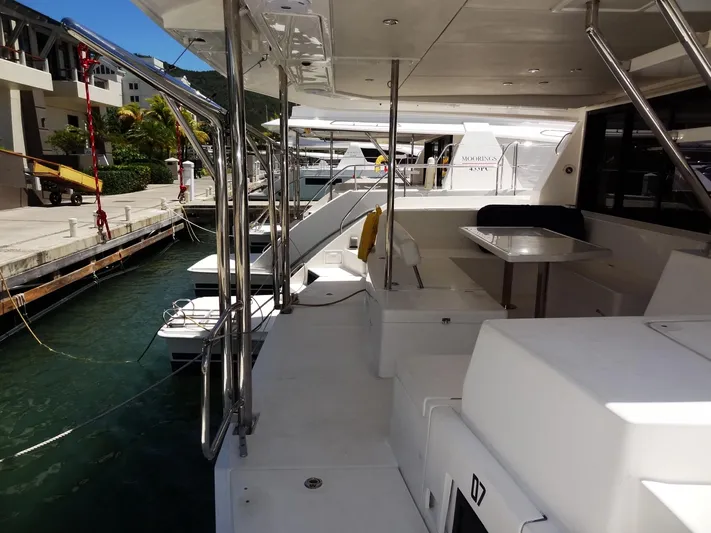 Livitup Yacht Photos Pics Leopard 43 Powercat 2017 docked, featuring spacious deck and seating area.