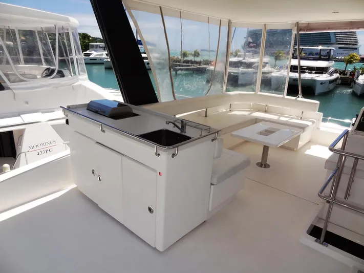 Livitup Yacht Photos Pics Luxurious 2017 Leopard 43 Powercat yacht interior with seating and kitchenette.
