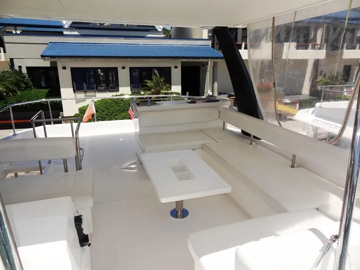 Livitup Yacht Photos Pics Leopard 43 Powercat 2017 yacht interior with white seating and table.