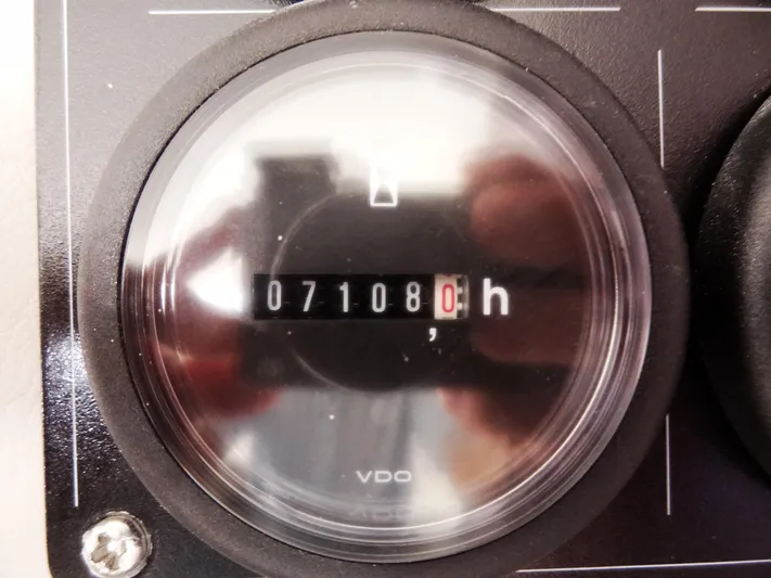 Knot Flyin Yacht Photos Pics Hour meter on a 2017 Leopard 43 Powercat showing 7108 hours.