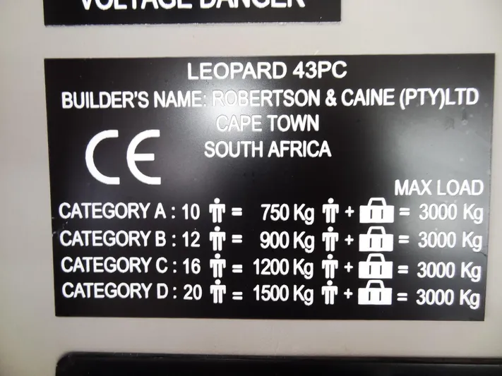 Livitup Yacht Photos Pics Leopard 43 Powercat 2017 capacity plate detailing weight limits and passenger categories.