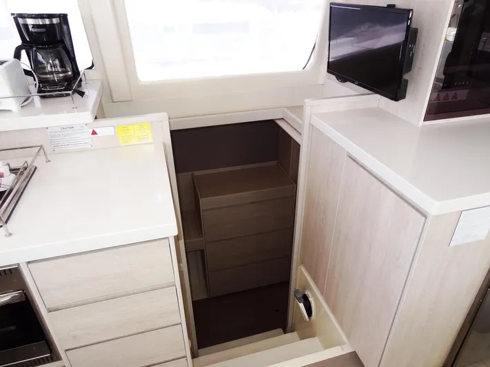 Livitup Yacht Photos Pics Interior of 2017 Leopard 43 Powercat with modern kitchen and TV.