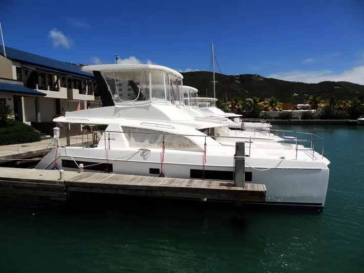 Knot Flyin Yacht Photos Pics Leopard 43 Powercat