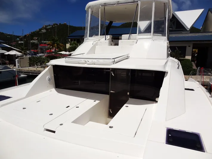 Livitup Yacht Photos Pics 2017 Leopard 43 Powercat yacht with spacious deck and modern design.