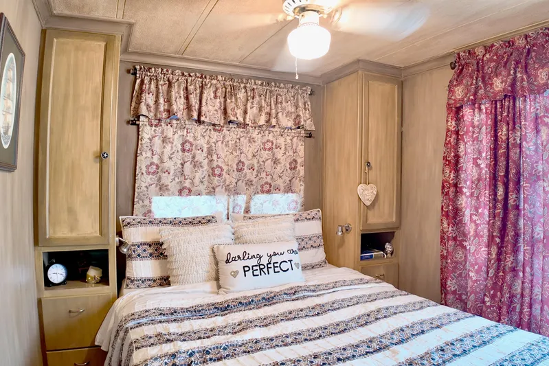 Amore Yacht Photos Pics Cozy bedroom in 1996 Catamaran Cruisers Aqua Cruiser 44 with floral decor and ceiling fan.