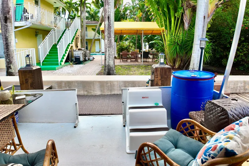 Amore Yacht Photos Pics Outdoor seating area on a 1996 Catamaran Cruisers Aqua Cruiser 44, with garden view.