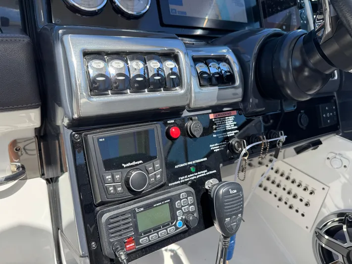 Uncorked Yacht Photos Pics Control panel of 2023 Formula 350 Crossover Bowrider with navigation and communication equipment.
