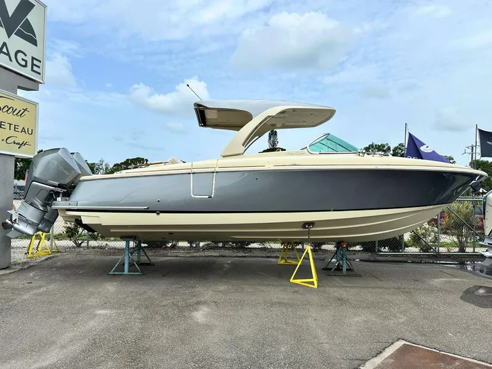  Yacht Photos Pics 2025 Chris-Craft Launch 31 GT boat on display, featuring sleek design and modern outboard engines.