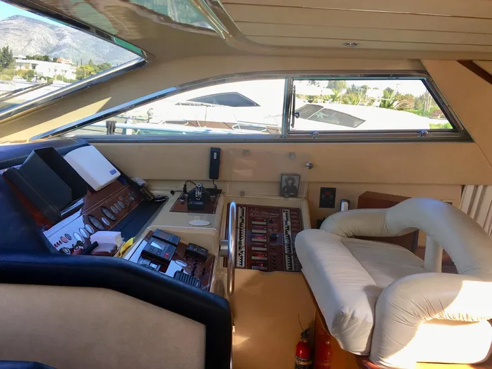Ferretti 55 Yacht Photos Pics Interior of 1998 Ferretti Yachts FERRETTI 55, featuring helm station and luxurious seating.
