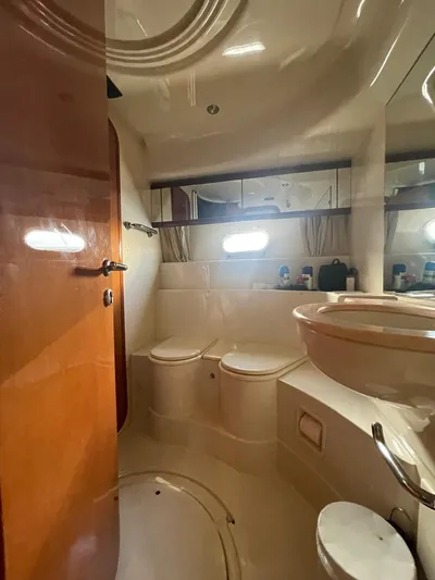 Ferretti 55 Yacht Photos Pics Bathroom interior of 1998 Ferretti Yachts FERRETTI 55 with modern fixtures.