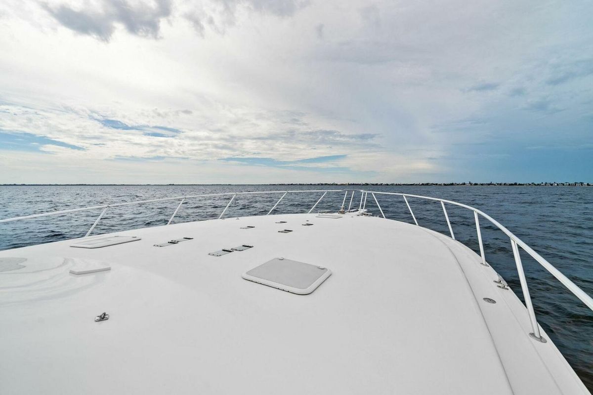 2006 Viking 61 