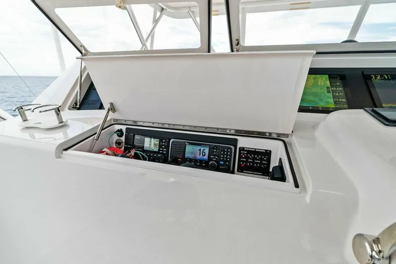 Knot On Call Yacht Photos Pics 2006 Viking 61 Convertible yacht dashboard with navigation and communication equipment.